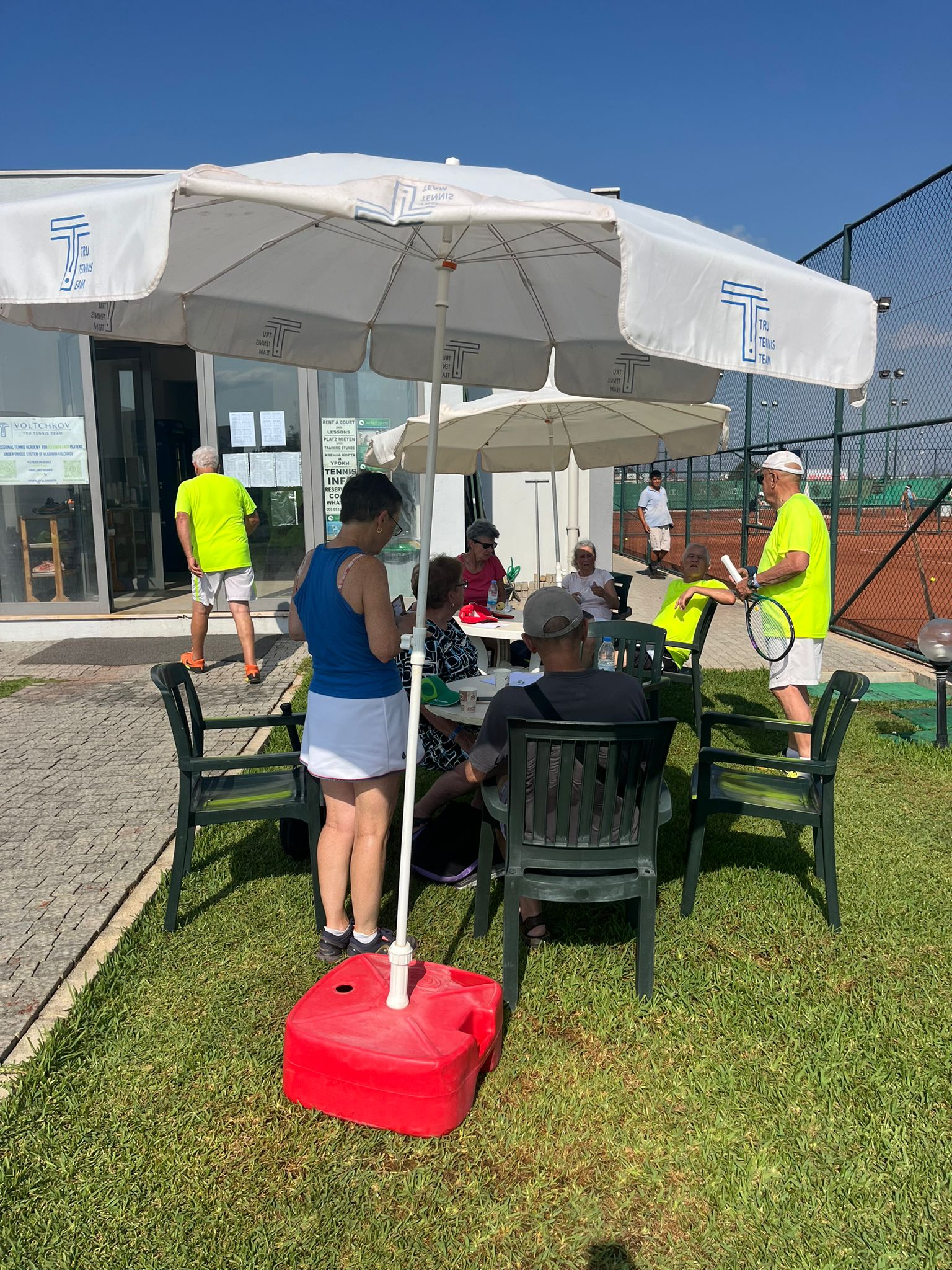 Pause détente au tennis